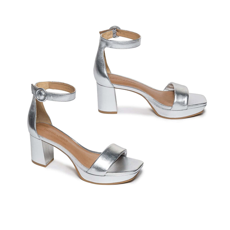 Women Bernardo Carla Platform Sandals Silver | HAF4627VF