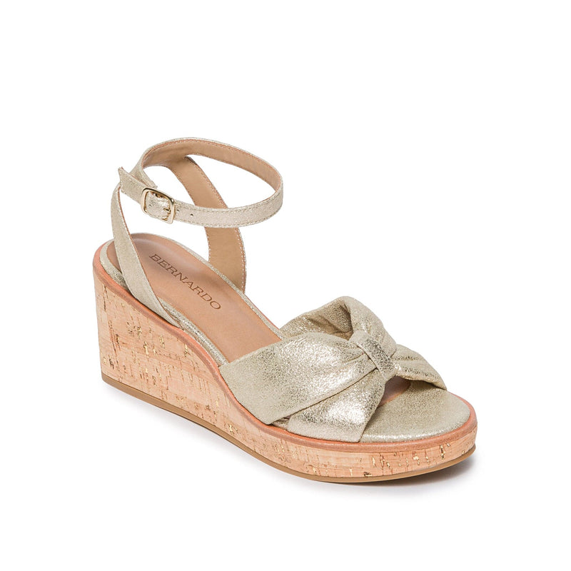 Women Bernardo Kearny Wedge Sandals Gold | LPN8531FM